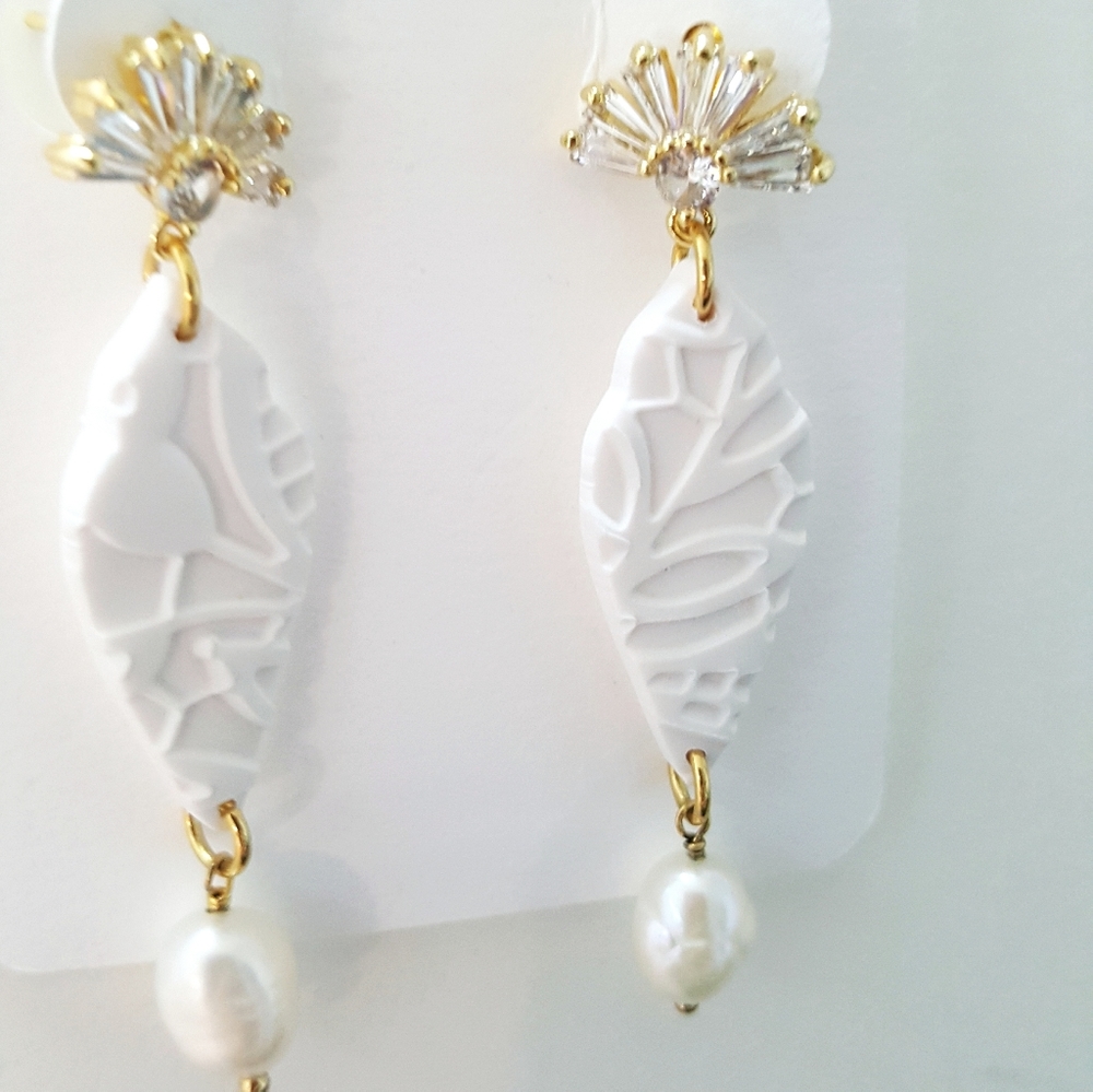 Clay White Dangle Earrings Feminine Faux Diamonds and Pearls NWT